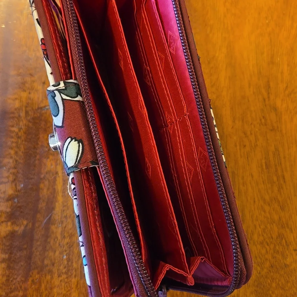 Vera Bradly Floral Quilted Large Wallet - Picture 3 of 6